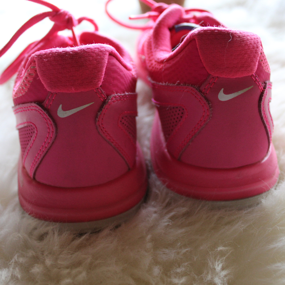 Pink Nikes - Picture 5 of 5